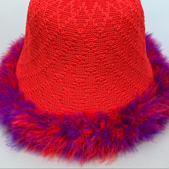 A Christy Creation Red Knit Cloche Hat - Picture 7 of 7